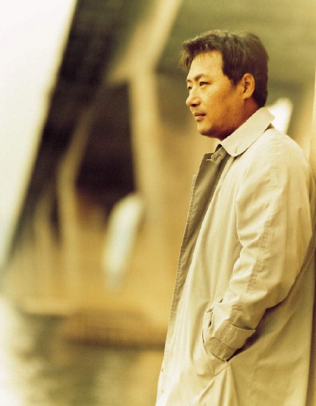 ↑영화 '미워도 다시한번2002'에 출연한 이경영