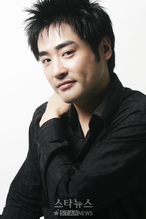 KBS 2TV 주말극 '소문난칠공주'에서 '방정식'대위를 연기한 탤런트 김현진 ⓒ<사진=홍기원 인턴기자>