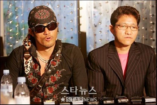 이상민의 기자회견에 참석한 최민수(왼쪽)와 이순열 대표. ⓒ<임성균 기자 tjdrbs23@>