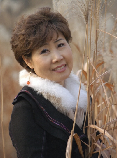 47세에 음반을 내고 정식가수로 데뷔한 최현숙 씨.
