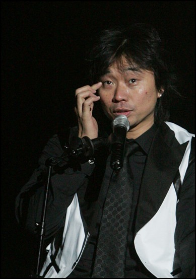 지난 2000년 11월 오토바이 사고로 하반신마비 장애를 입은 강원래. ⓒ<박성기 기자 musictok@>