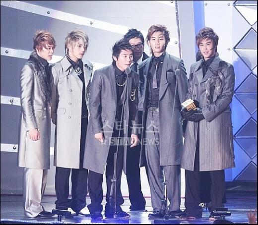 MKMF에서 대상을 차지한 동방신기 ⓒ<홍기원 인턴기자 xanadu@>