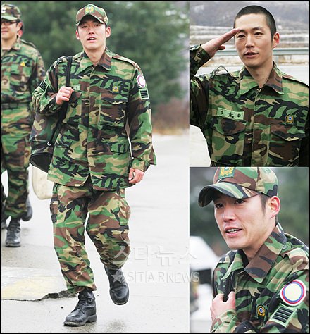 ↑11월 15일 제대한 배우 장혁, 송승헌의 떠들썩한 전역과는 다르게 차분하게 동기들과 부대를 나오는 모습이 인상적이다.