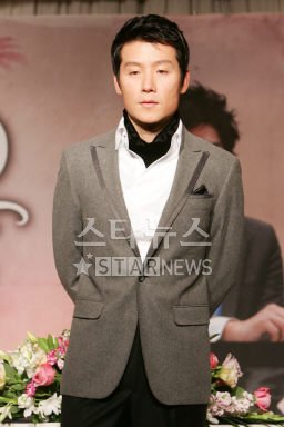 이현우