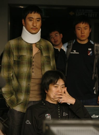 '귀휴' 촬영장의 신현준과 김영준 감독. 왼쪽이 신현준, 아래가 김영준 감독.