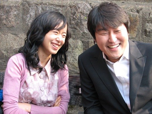 ⓒ 지난 9일 전도연이 서울 강남에서 송강호와 함께 '밀양' 포스터 사진 촬영에 나서고 있는 모습.