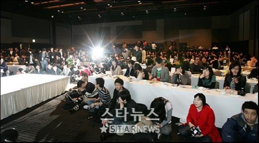 행사장을 찾은 취재진 ⓒ<임성균 기자 tjdrbs23@>
