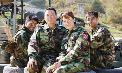 연예병사로 복무하던 윤태영, 이훈, 서경석 등이 출연한 MBC '막상막하'