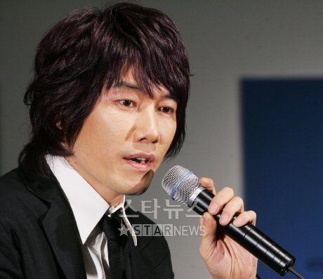 9년에 걸쳐 30억원을 불우이웃에게 기부해 화제를 모으고 있는 가수 김장훈 ⓒ홍기원 기자