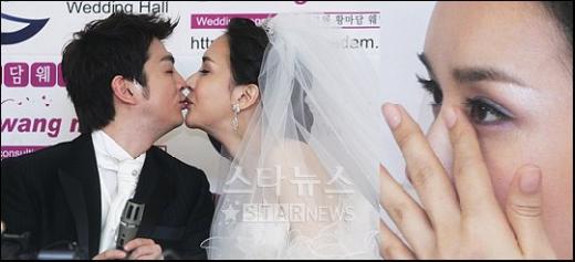 ↑결혼식 전 가진 기자회견, 하리수가 신랑과 달콤한 키스를 하기도 하고, 눈물을 흘리기도 하고 있다.