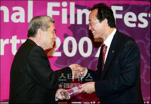 감사패 받는 임권택 감독 ⓒ홍봉진인턴기자