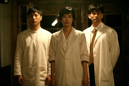 영화 '기담'의 헤로인 김보경(가운데)