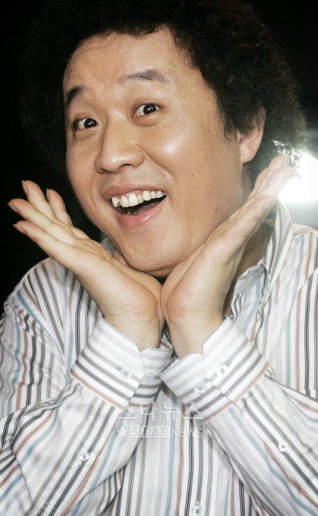 MBC '거침없이 하이킥'의 녹화 직후 극중 의상 그대로 인터뷰에 임한 정준하. 그는 현재 '거침없이 하이킥'과 '무한도전'으로 최고의 인기를 누리고 있다. ⓒ김병관기자 rainkimbk23@