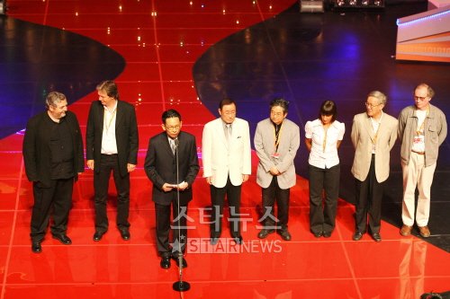 12일 부천시민회관에서 열린 제11회 부천국제판타스틱영화제 개막식에 참석한 부천초이스 경쟁부문 심사위원들.