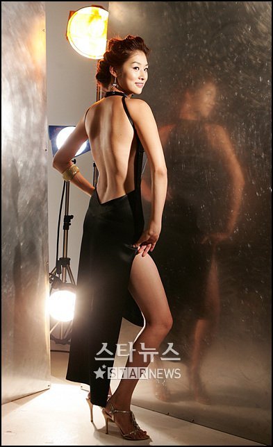결혼과 출산 후 첫 화보 촬영에 나선 탤런트 장신영. ⓒ사진=임성균