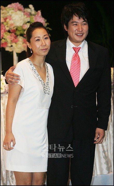 24일 결혼 기자회견을 가진 정선희-안재환 커플. ⓒ사진=홍기원 기자