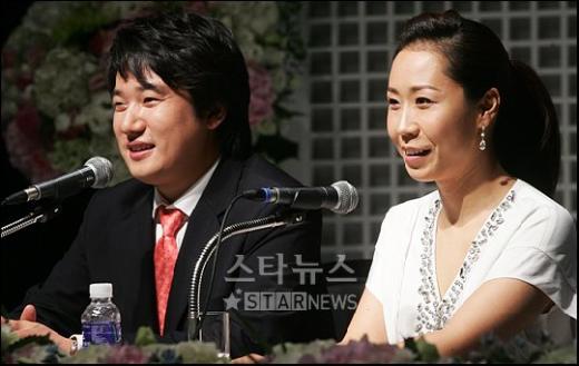 24일 결혼 기자회견을 가진 안재환-정선희 커플. ⓒ사진=김병관 기자