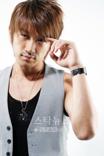 3집 타이틀곡 '스텀프(Stomp)'로 활동 중인 이민우 ⓒ김병관 기자