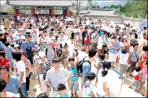 ↑무더운 날씨에도 불구하고 3000여명의 많은 팬들이 모였다.