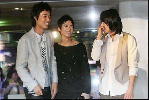 지난 6월 오종혁(가운데)의 쇼케이스에 참석한 노민혁(왼쪽)과 김상혁 ⓒ머니투데이 스타뉴스