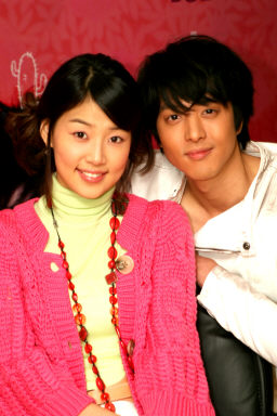 2005년 이동건 한지혜가 함께 출연한 영화 'B형남자친구'의 한 장면