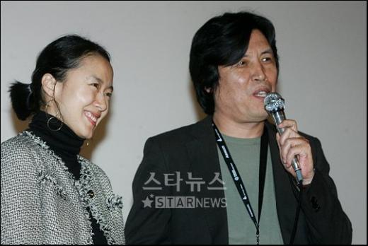 톱스타 전도연이 영화 '밀양'으로 이창동 감독과 함께 작업한 후일담을 관객에게 전하고 있다.