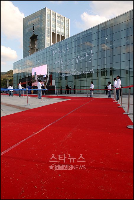 19일 오후 대한민국 영화연기대상 시상식이 열린 경주 세계문화엑스포 문화센터 모습. 
ⓒ사진=홍봉진 인턴기자