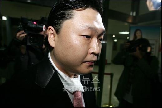 행정법원에 원고자격으로 출석한 싸이 ⓒ임성균 기자