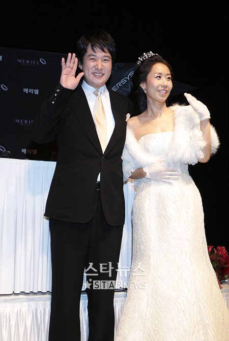 17일 오후 결혼식을 올린 안재환 정선희 커플. ⓒ사진=김병관 기자