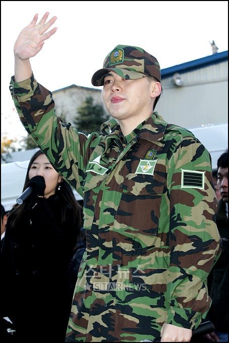 팬들을 향해 손을 흔드는 문희준 ⓒ홍봉진 인턴기자 hongga@