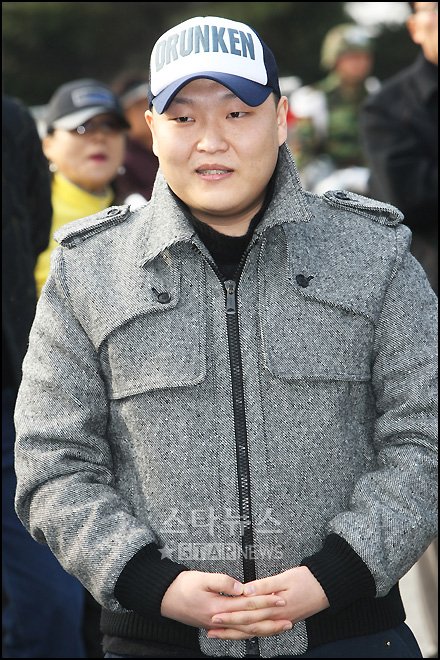 재입대하는 가수 싸이 ⓒ홍기원 기자 xanadu@
