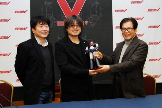 ↑주식회사 로보트태권브이의 신철 대표, 원신연 감독, 김청기 감독(왼쪽부터)