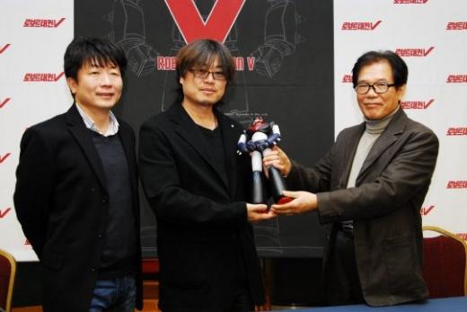 ↑주식회사 로보트태권브이의 신철 대표, 원신연 감독, 김청기 감독(왼쪽부터)
