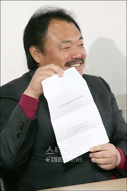 국회의원 선거 출마 관련 기자회견을 갖는 김흥국 ⓒ홍기원 기자