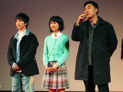 ↑영화 '제니 주노'의 남녀주인공과 함께한 김호준 감독(사진 맨 왼쪽)