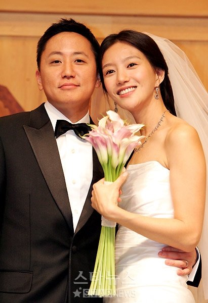 ↑탤런트 김민과 결혼한 이지호 감독