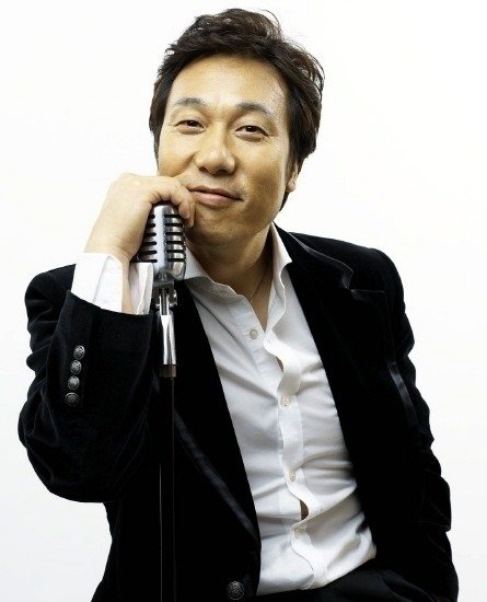 ↑2004년 5월 출시된 '이문세 베스트'(이문세 메모리즈)앨범 재킷