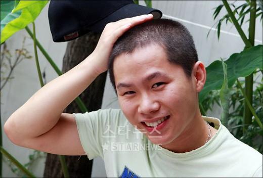 ↑ 양세형(왼쪽)과 동료 개그맨이자 친동생인 양세찬.