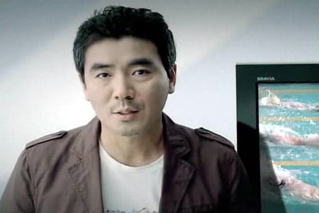 ↑소니 브라비아 CF에 출연한 김지운 감독