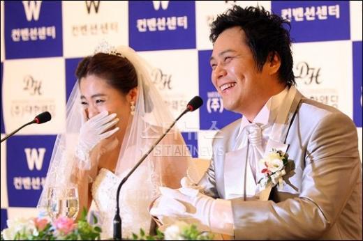 개그맨 이태식과 신부 강지연 ⓒ이명근 기자