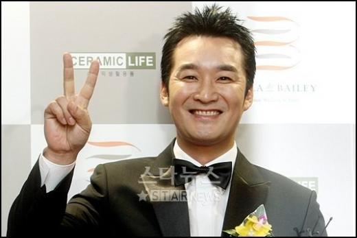 6일 노총각에서 새신랑으로 거듭난 배우 이창훈 ⓒ홍봉진 기자