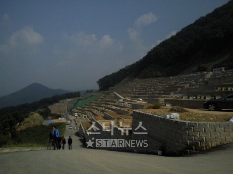 고 최진실의 분골함이 안치될 갑산공원 ⓒ문완식