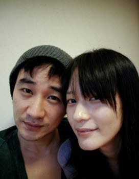 올초 이영진 미니홈피에 공개된 엄태웅과 이영진