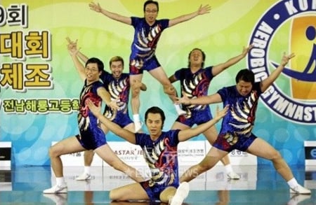 전남 영광에서 열린 전국체전 에어로빅에 출전한 '무한도전' ⓒ영광(전남)=임성균 기자