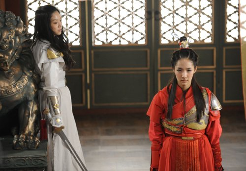 SBS 드라마 '자명고'의 정려원(왼쪽)과 박민영 <사진=SBS>