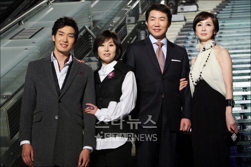 KBS 2TV '미워도 다시 한 번'에 출연하는 정겨운, 최명길, 박상원, 전인화(왼쪽부터) ⓒ송희진 기자