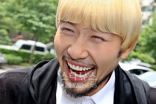 8일 정오 집을 나서는 노홍철 ⓒ사진=홍봉진 기자 honggga@