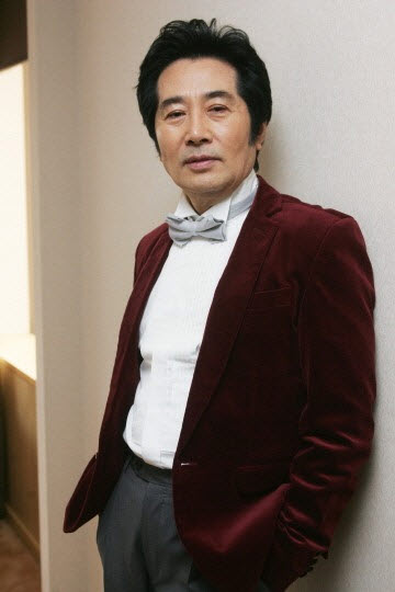 배우 백윤식