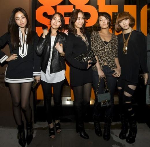 사진 왼쪽부터 원더걸스의 소희, 선예, 예은, 유빈, 선미
