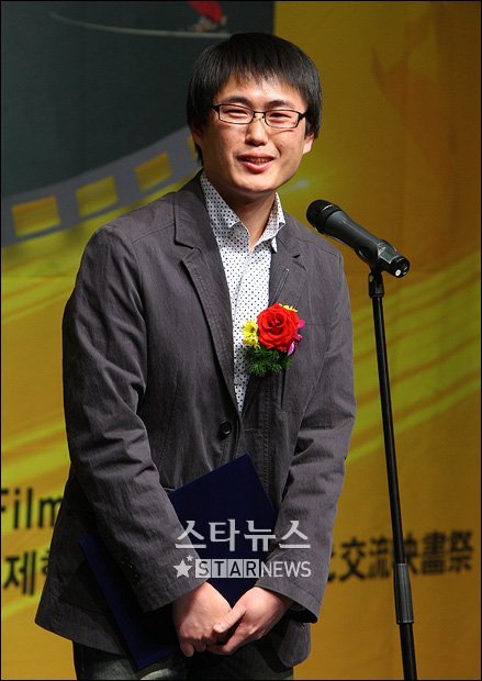 29회 영평상 시상식에서 신인평론상 우수상을 수상한 박우성씨. 사진=이명근 기자.